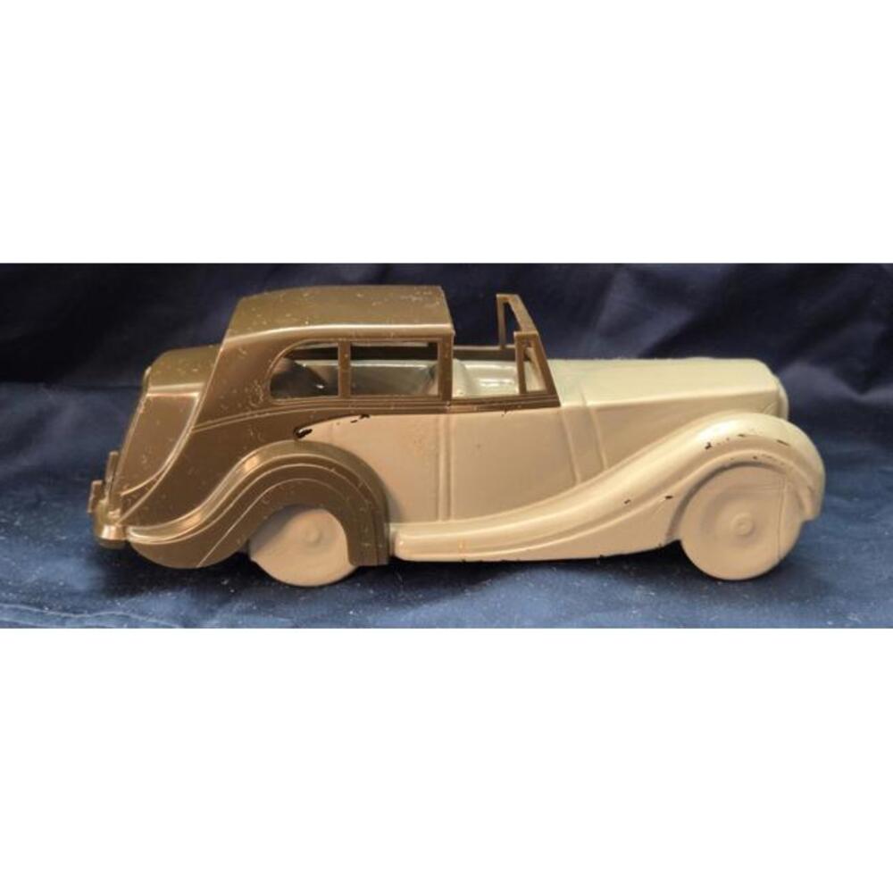 Vintage Avon Royal Windsor Tal Windows 6 Fl Oz Car Shaped Bottle